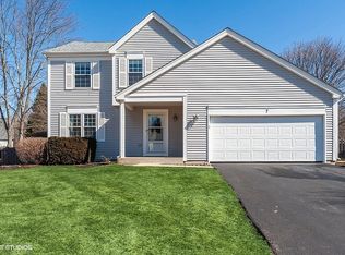 7 Crows Nest Ct, Grayslake, IL 60030