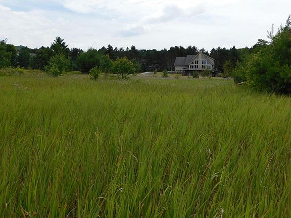 3rd image of 140 Pleasant Valley Dr