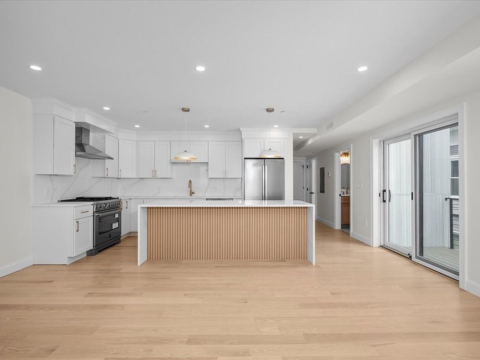 1st image of 595 Broadway #302
