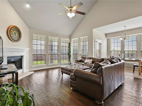 4th image of 2500 Lincolnshire Ln