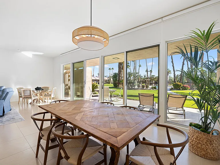 DINING AREA WALLS OF GLASS