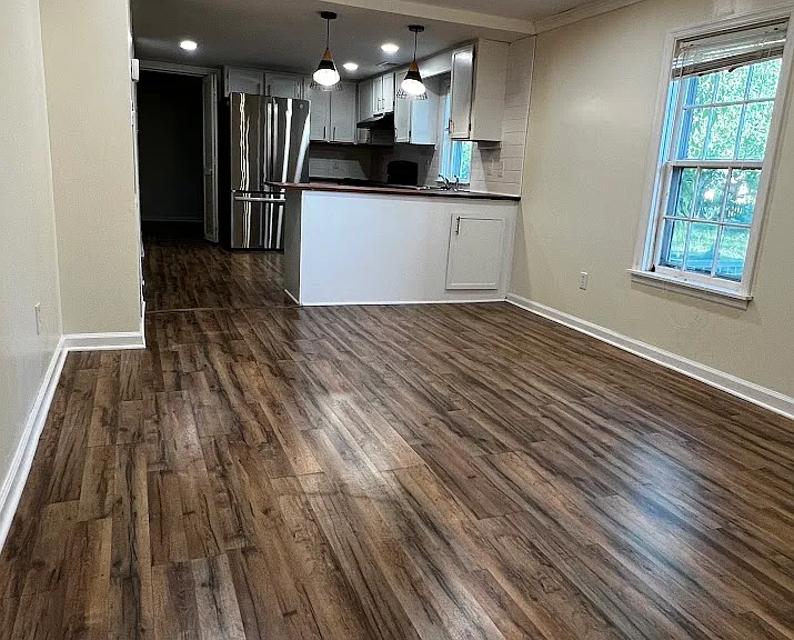 215 S Skinner Ave — Photo 6