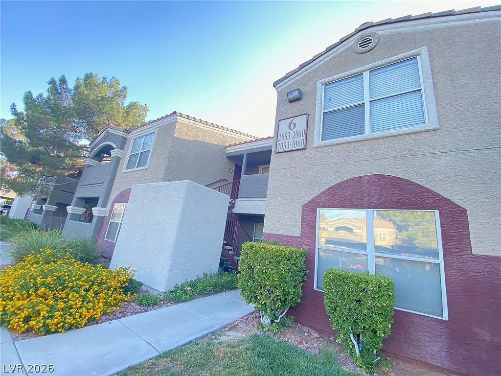 2 bed, 2.0 bath, 1036 sqft, $1,450 — Photo 2