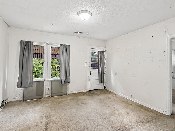 4th image of 4021 57th St