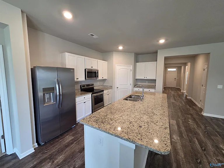 105 Fellington Ct — Photo 4