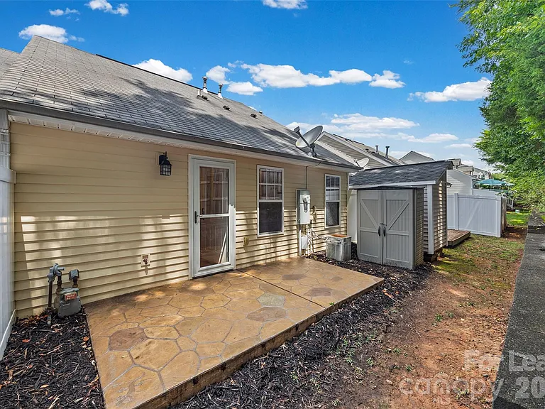 2052 Shady Pond Dr — Photo 26