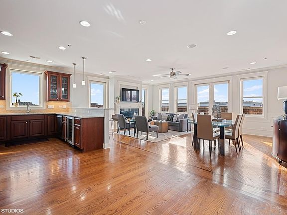 5th image of 3823 N Ashland Ave #502