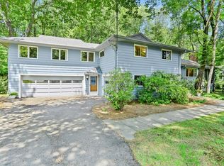 23 Suzanne Rd, Lexington, MA 02420