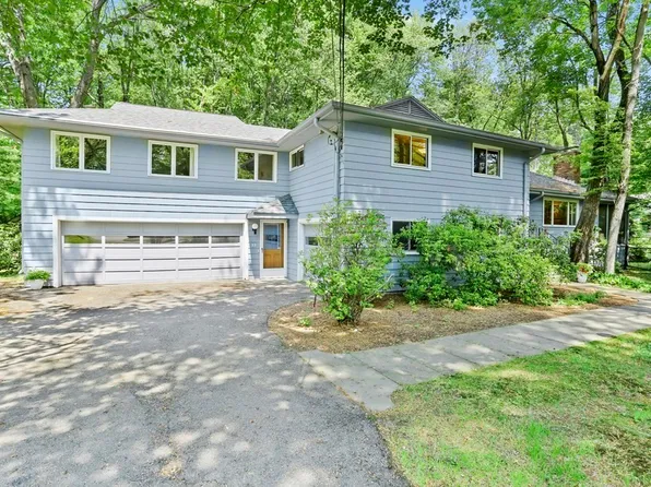 23 Suzanne Rd, Lexington, MA 02420