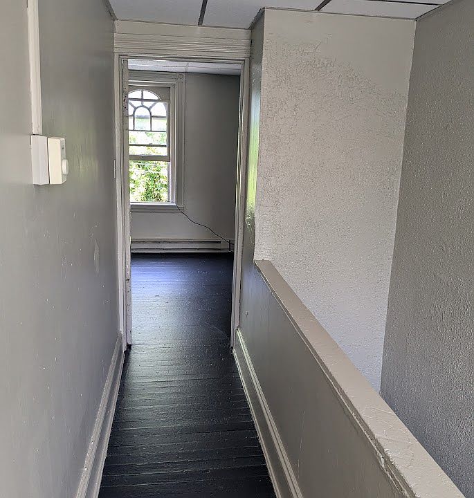 Hallway between the bedrooms