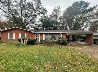 1215 Deerfield Ln, Jackson, MS 39211