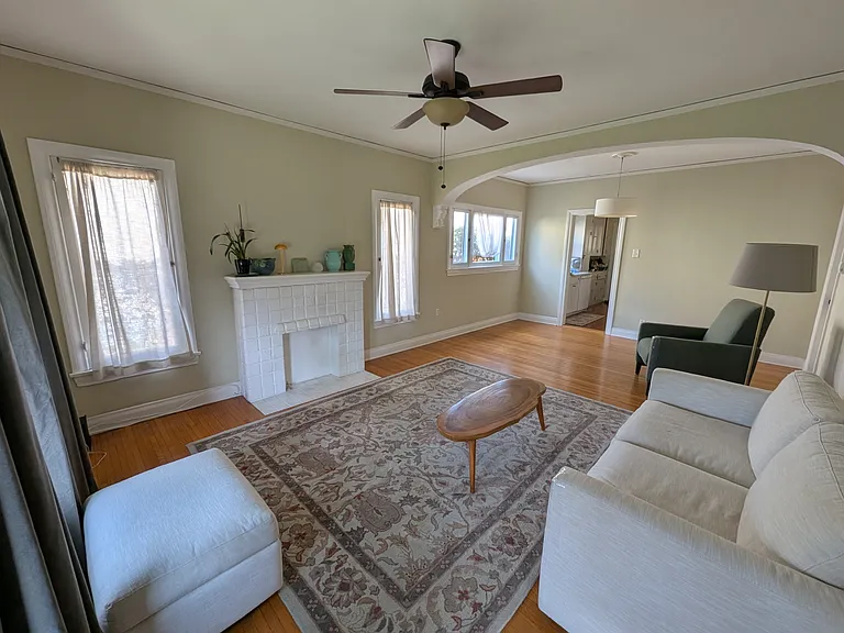 802 N Orange Grove Ave — Photo 2