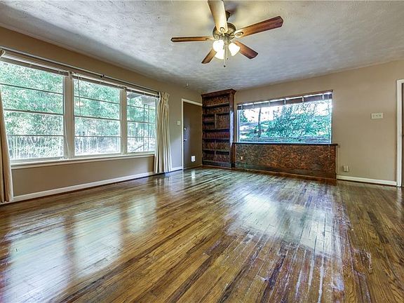 4th image of 3226 Loganwood Dr