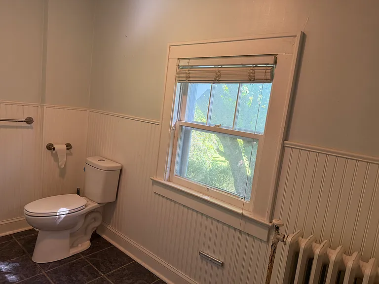 511 Court St S — Photo 22
