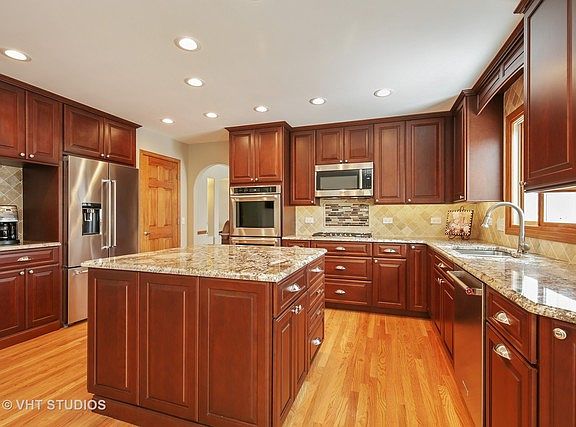 5th image of 515 Cole Dr