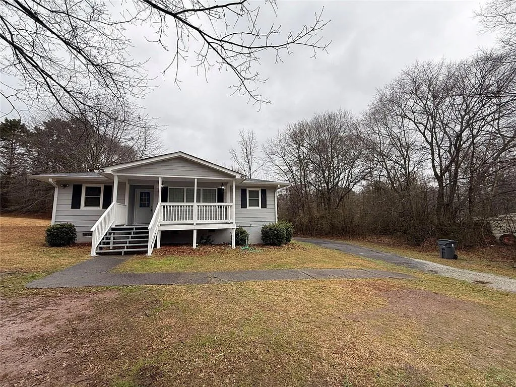 3 bed, 1.5 bath, 1092 sqft, $1,800 — Photo 2