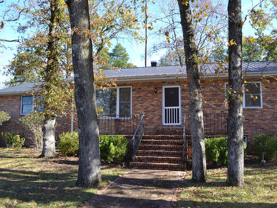 1st image of 404 Lakeshore Dr