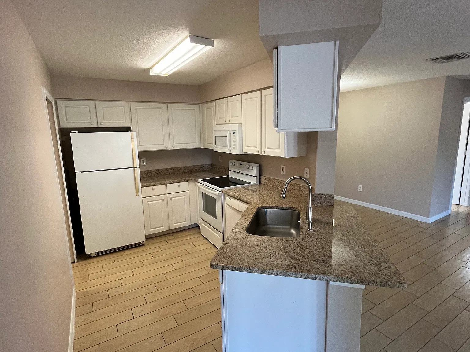2250 N Alafaya Trl — Photo 4