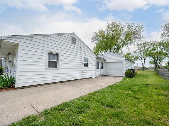 3rd image of 311 Joyce Ct