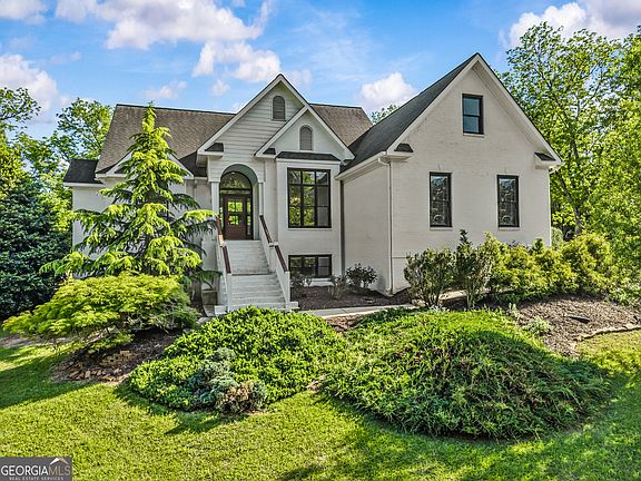 4th image of 1110 Summit Cir