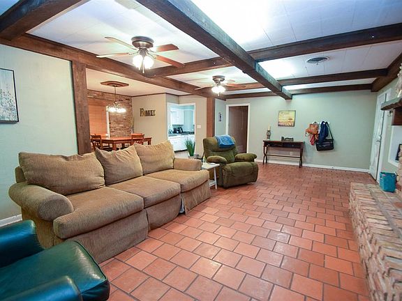 5th image of 303 Pecos St
