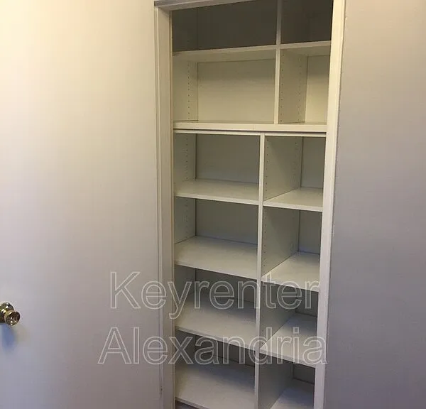1610 Kenwood Ave — Photo 14