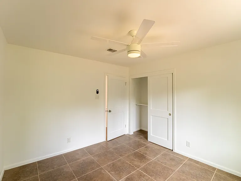 1307 Berkshire Dr — Photo 20