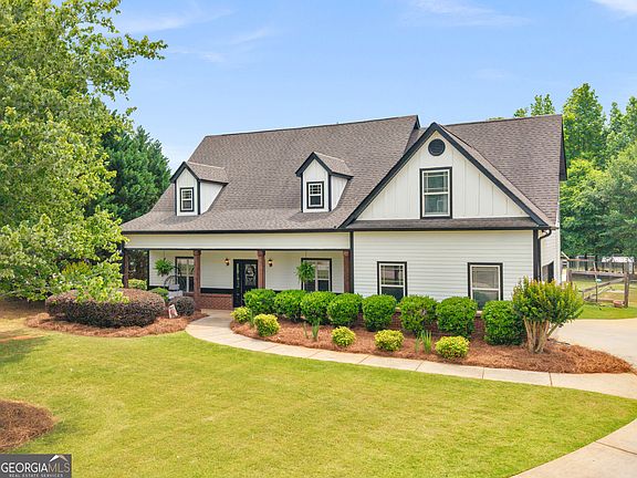 2nd image of 120 Chimney Ridge Ln