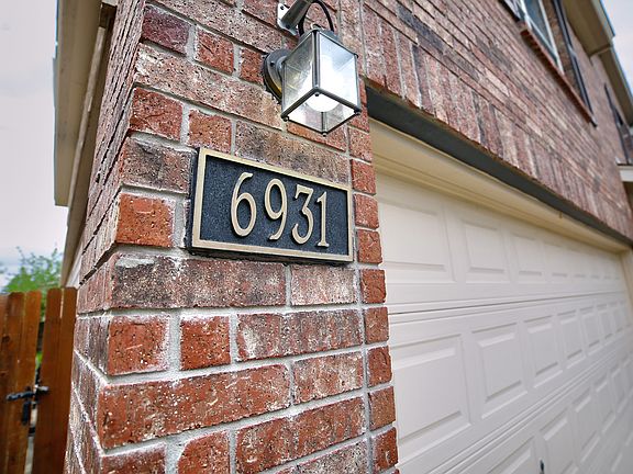 2nd image of 6931 Shelbyville Ct