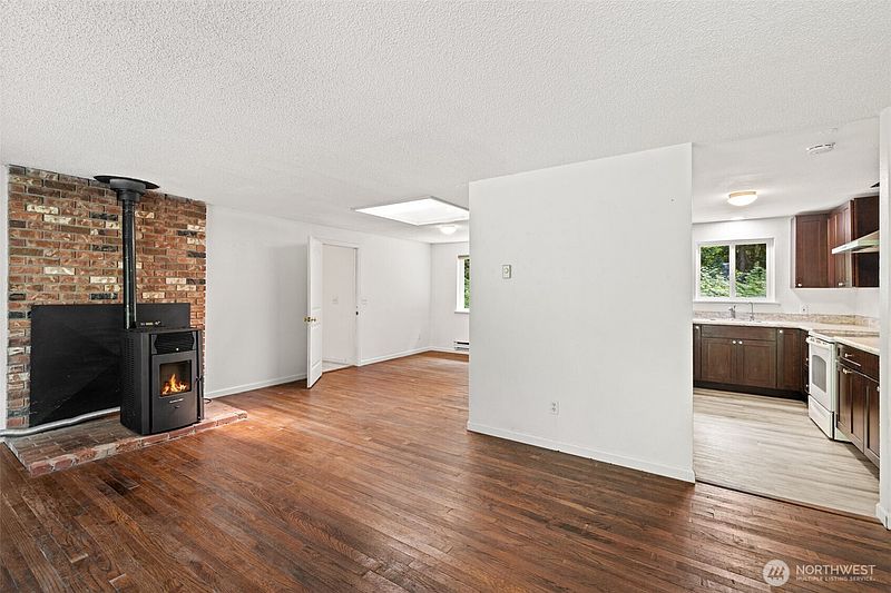 4th image of 102 Madera Place