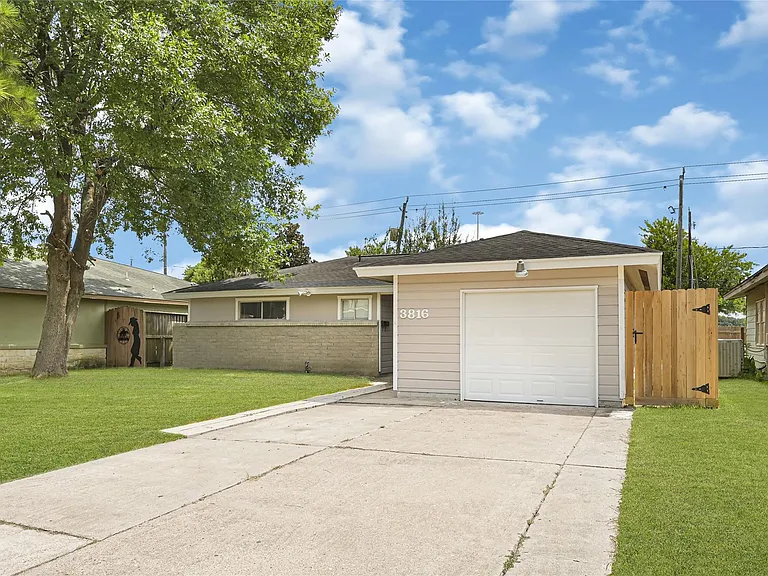 3816 Newton Dr — Photo 3
