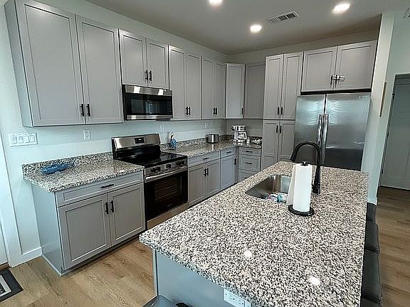 4th image of 5486 Medina Rd