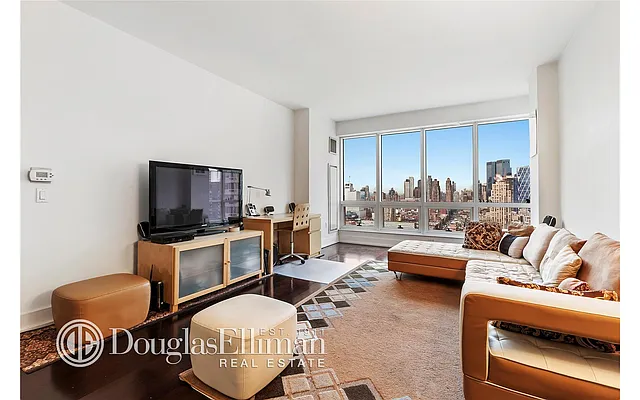 Sold by Douglas Elliman | media 14