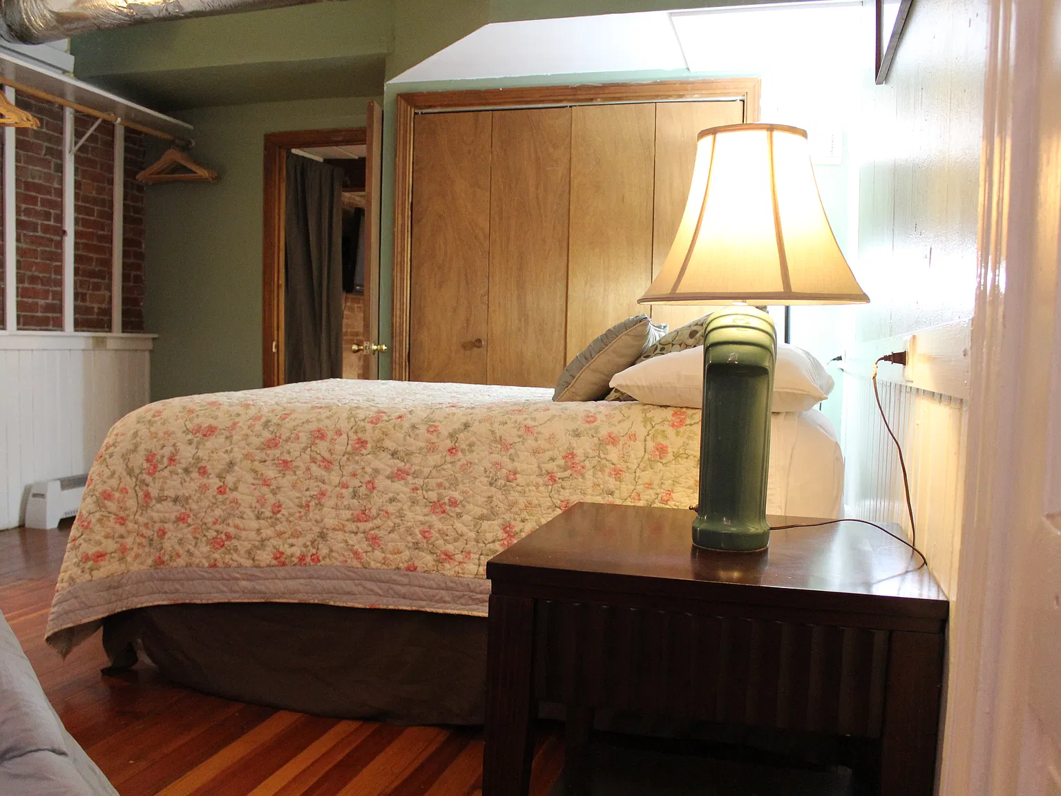 1 bed, 700 sqft, $1,600 — Photo 2