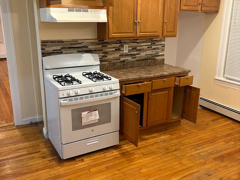 208 Perry Ave #1 — Photo 8