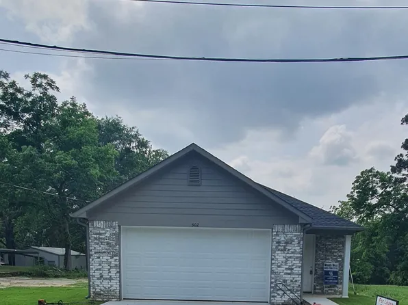 1211 N Montgomery St, Gilmer, TX 75644