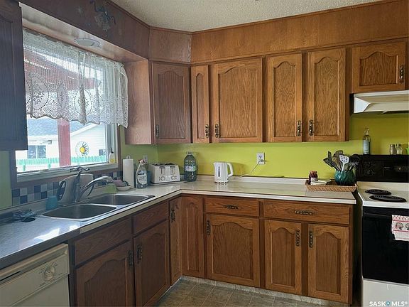3rd image of 10925 Scott Dr