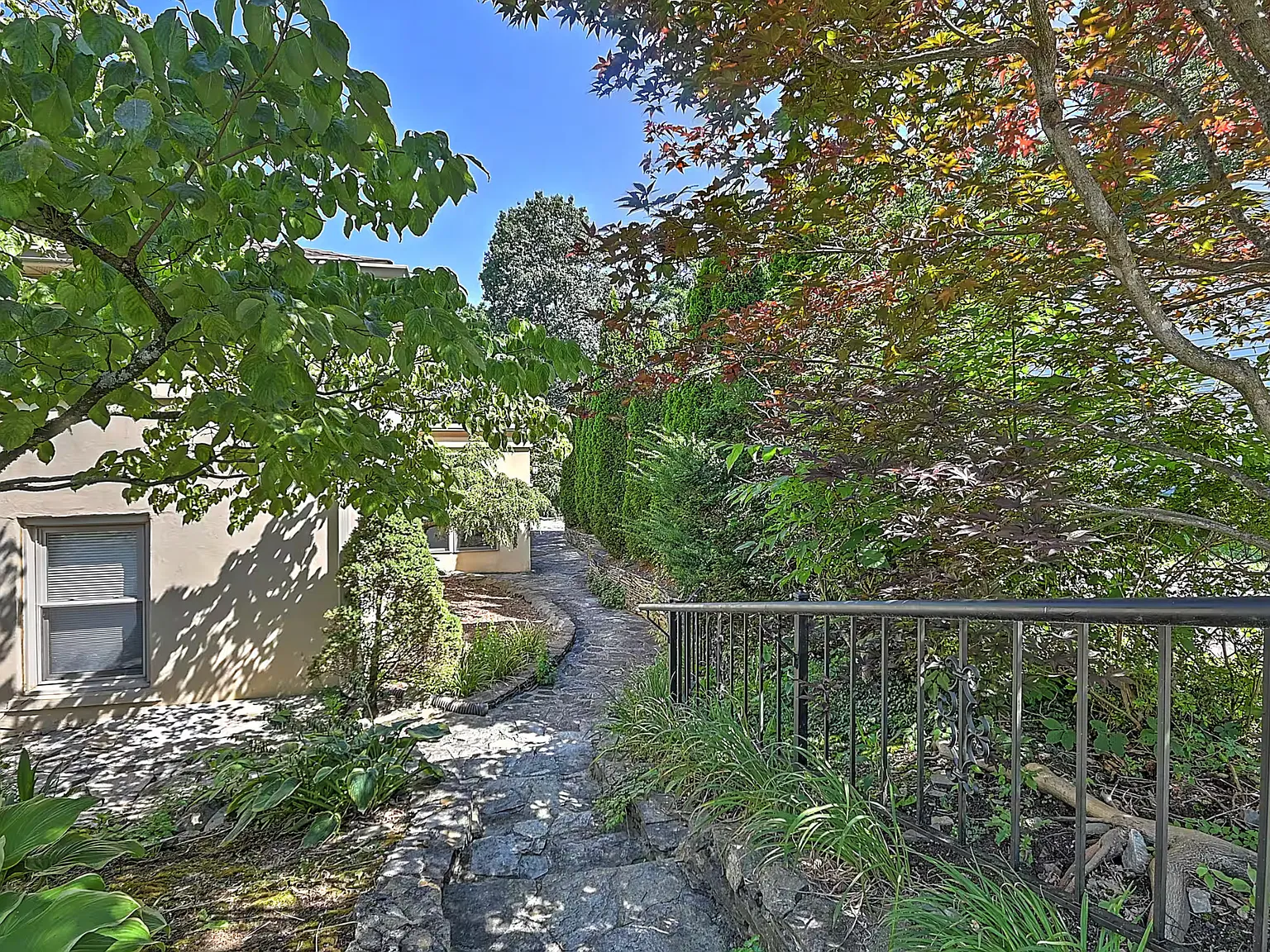 1 bed, 1200 sqft, $1,395 — Photo 1