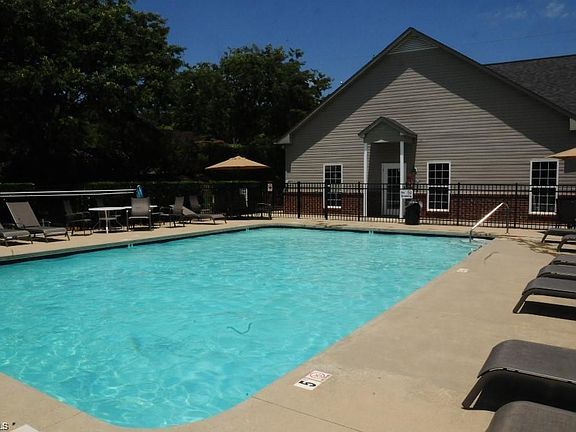 3rd image of 4752 Tatton Park Cir Unit 1A