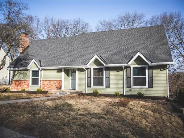 5506 NW Verlin Dr, Parkville, MO 64152