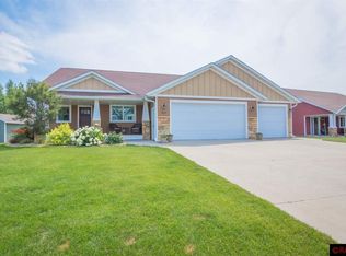 212 Pinehurst Dr, Mankato, MN 56001