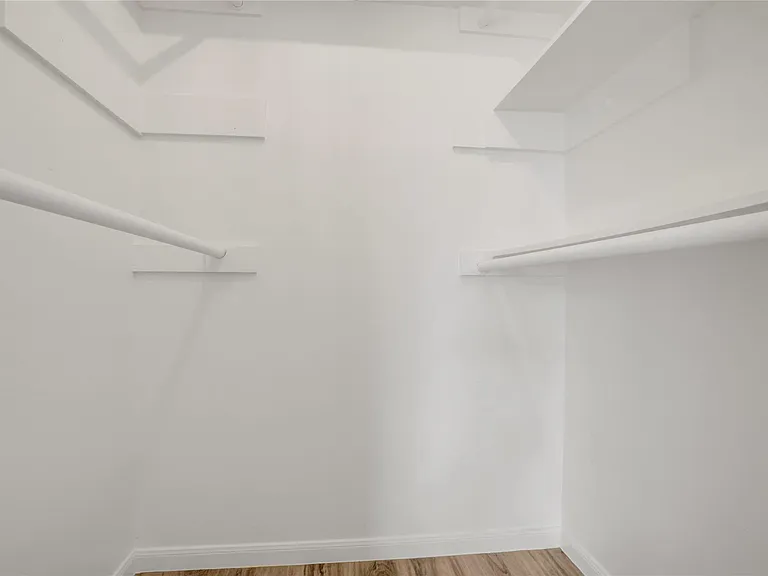 3131 Cummins St #14 — Photo 9