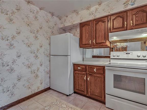 4th image of 308 Highland Dr