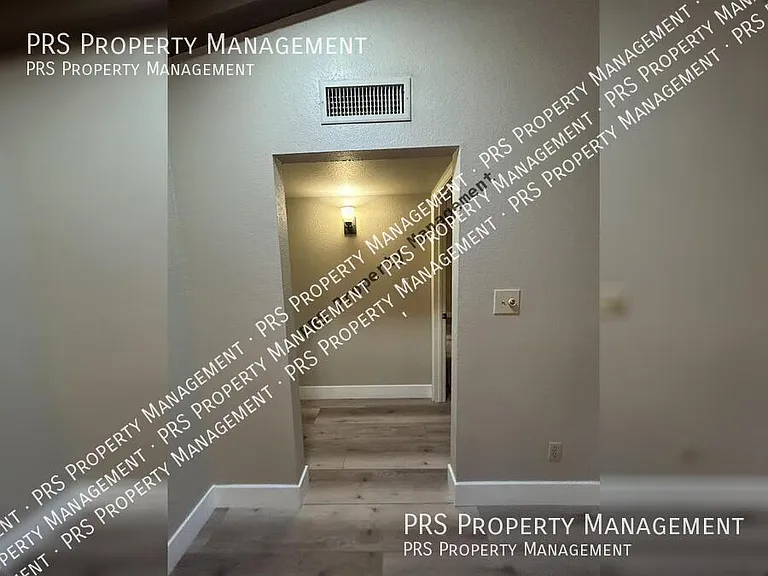 5100 N Miller Rd #11 — Photo 22