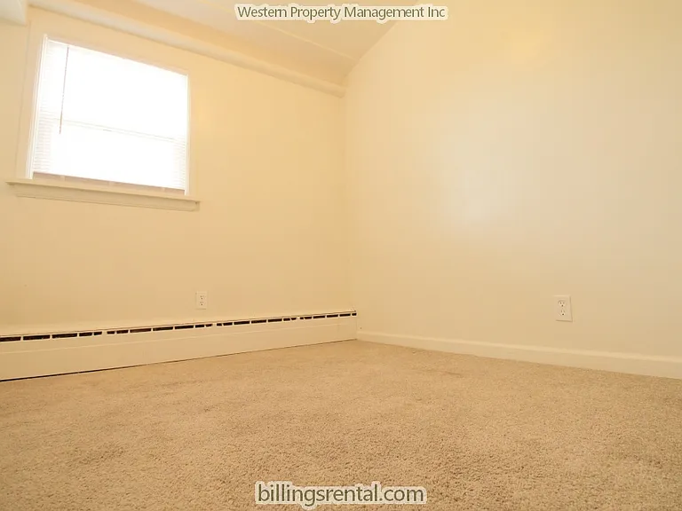 711 Avenue B — Photo 7