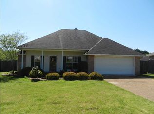 669 Falcon Ln, Florence, MS 39073