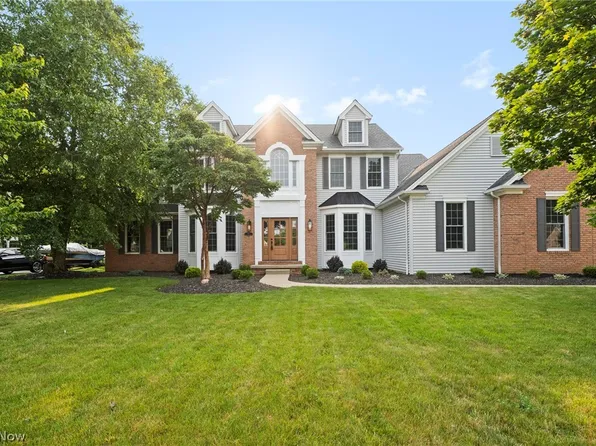 611 Arborside Ln, Avon Lake, OH 44012