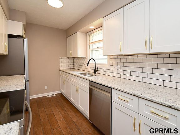 5th image of 8629 Park View Blvd