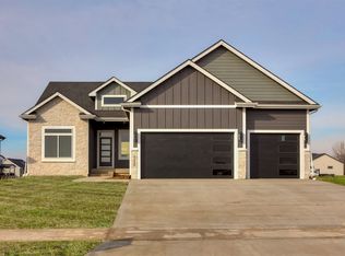 1120 NE Meadow Crossing Dr, Ankeny, IA 50021