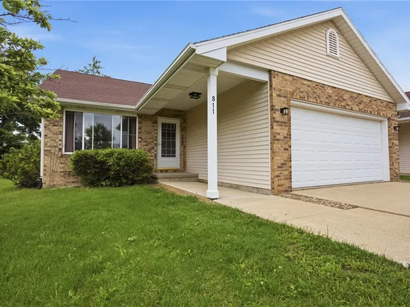 811 Westchester Pl, Charleston, IL 61920